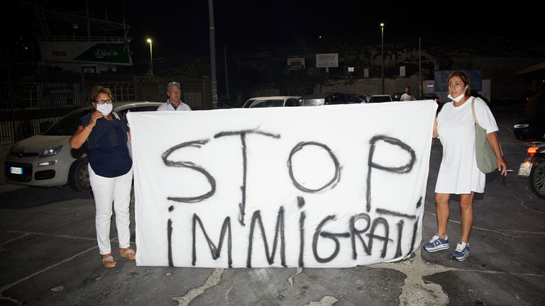 Les habitants de Lampedusa ont protesté contre le nombre élevé de migrants arrivant sur leur île