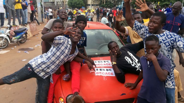 Les partisans de l'opposition ont réagi à la nouvelle des arrestations à Bamako