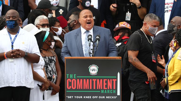 Martin Luther King III, fils aîné du révérend Martin Luther King Jr., prend la parole à la 