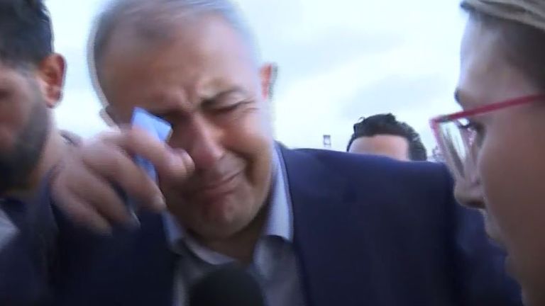 Le gouverneur de Beyrouth en larmes lors d'une interview télévisée