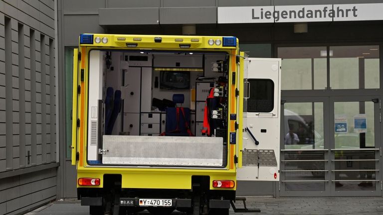 L'ambulance de l'armée qui a emmené M. Navalny à l'hôpital de la Charité à Berlin