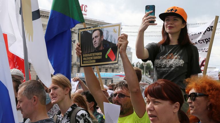 L'affiche d'un manifestant anti-Kremlin se lit comme suit: 