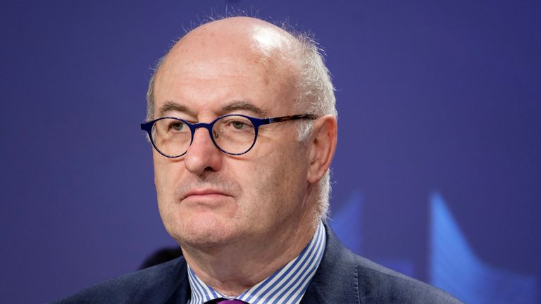 Taoiseach Leo Varadkar a déclaré que Phil Hogan (photo) est connu pour être `` bruyant '' sur le Brexit