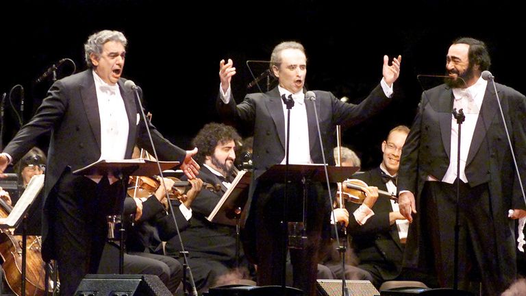 Domingo a joué dans le cadre des Trois Ténors avec Jose Carreras et Luciano Pavarotti. 