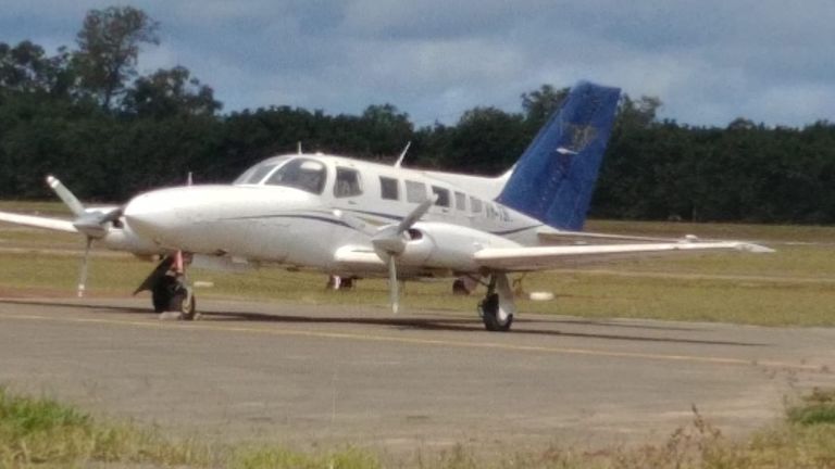L'avion léger modèle Cessna s'est écrasé après avoir quitté une piste isolée en Papouasie-Nouvelle-Guinée.  Pic: Police fédérale australienne