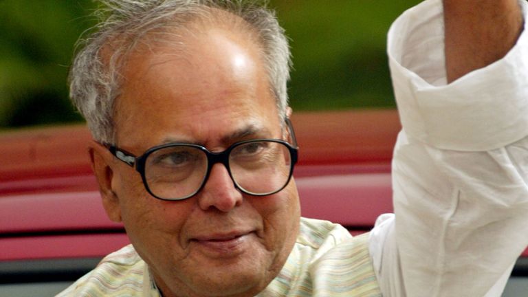 Pranab Mukherjee comme ministre de la Défense en 2004