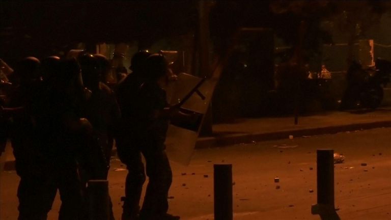 Gaz lacrymogène utilisé sur les manifestants