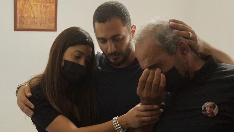George, le père de Sahar, le beau-frère Elie et la sœur Naghem dans sa chambre à la salle familiale