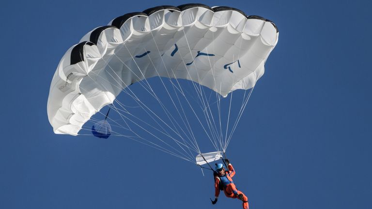 Raphael Domjan dans les airs
