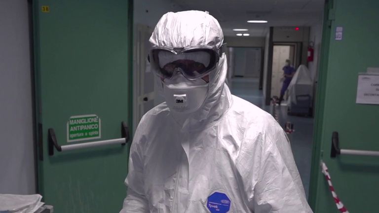 Stuart Ramsay rapporte d'un hôpital de Naples