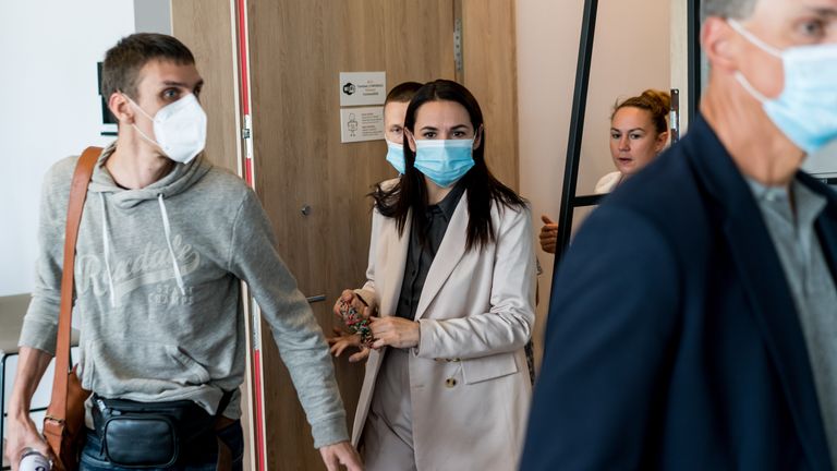 L'ancien enseignant de 37 ans quitte la conférence de presse à Vilnius, en Lituanie