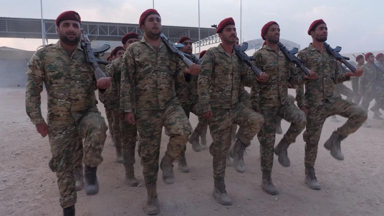 Sky News a obtenu un accès exclusif à une base de l'armée de l'opposition syrienne