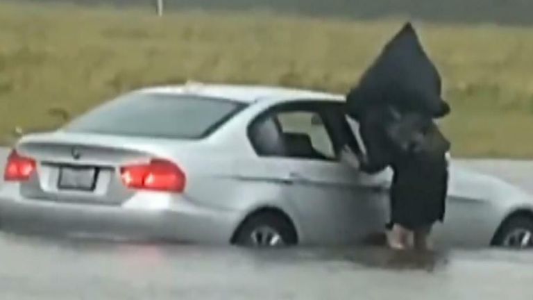 L'ouragan a touché terre samedi, mais a depuis été rétrogradé en tempête tropicale.