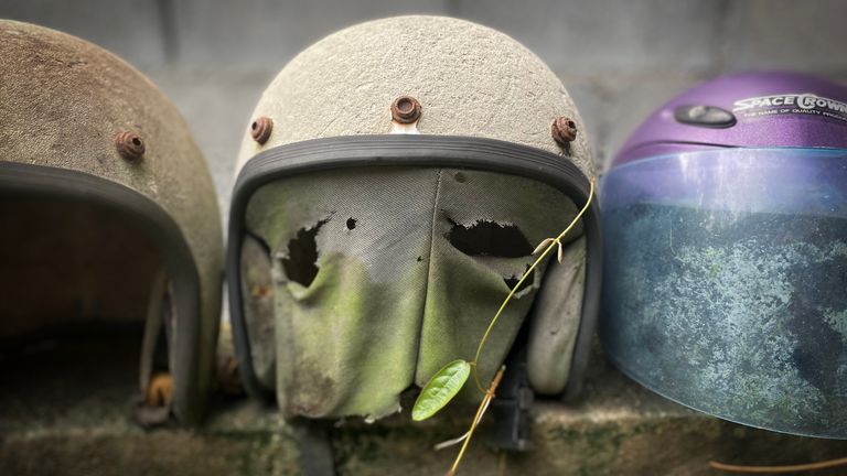 Casques dans le jardin de Sompong Chanraksa