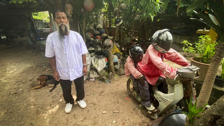Casques dans le jardin de Sompong Chanraksa