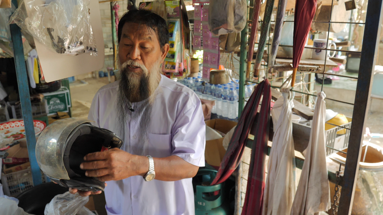 Casques dans le jardin de Sompong Chanraksa