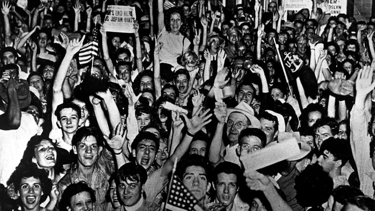 Les Américains de Cincinnati, dans l'Ohio, ont célébré le jour de la VJ