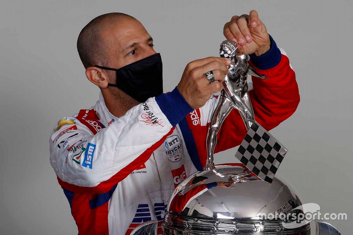 Tony Kanaan, vainqueur de l'Indy 2013, fait les honneurs. 