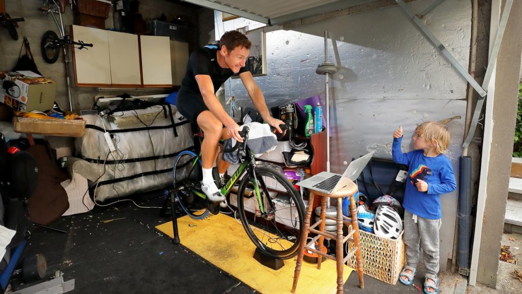 Nicolas Roche se réchauffe pour le Tour avec une victoire dans la course Irish Independent Zwift