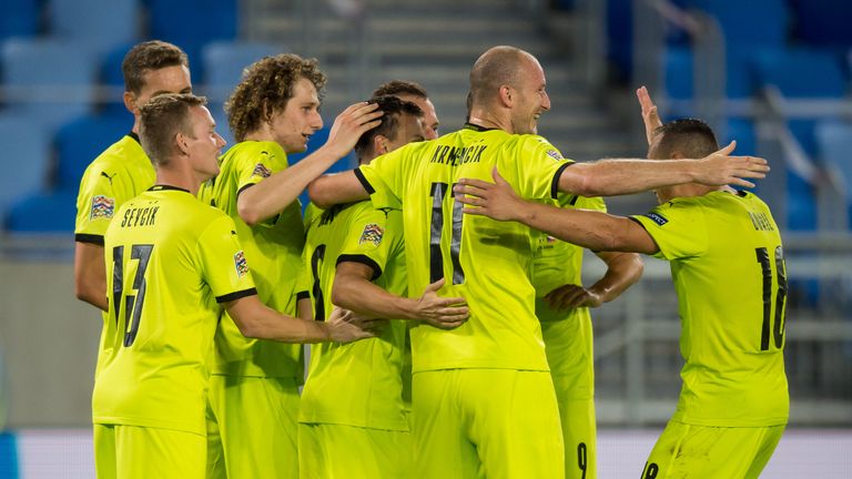 Les joueurs de l'équipe nationale de football de la République tchèque célèbrent leur but lors du match de football de l'UEFA Nations League entre la Slovaquie et la République tchèque à Bratislava, en Slovaquie, le 4 septembre 2020 (photo de VLADIMIR SIMICEK / AFP) (photo de VLADIMIR SIMICEK / AFP via Getty Images )
