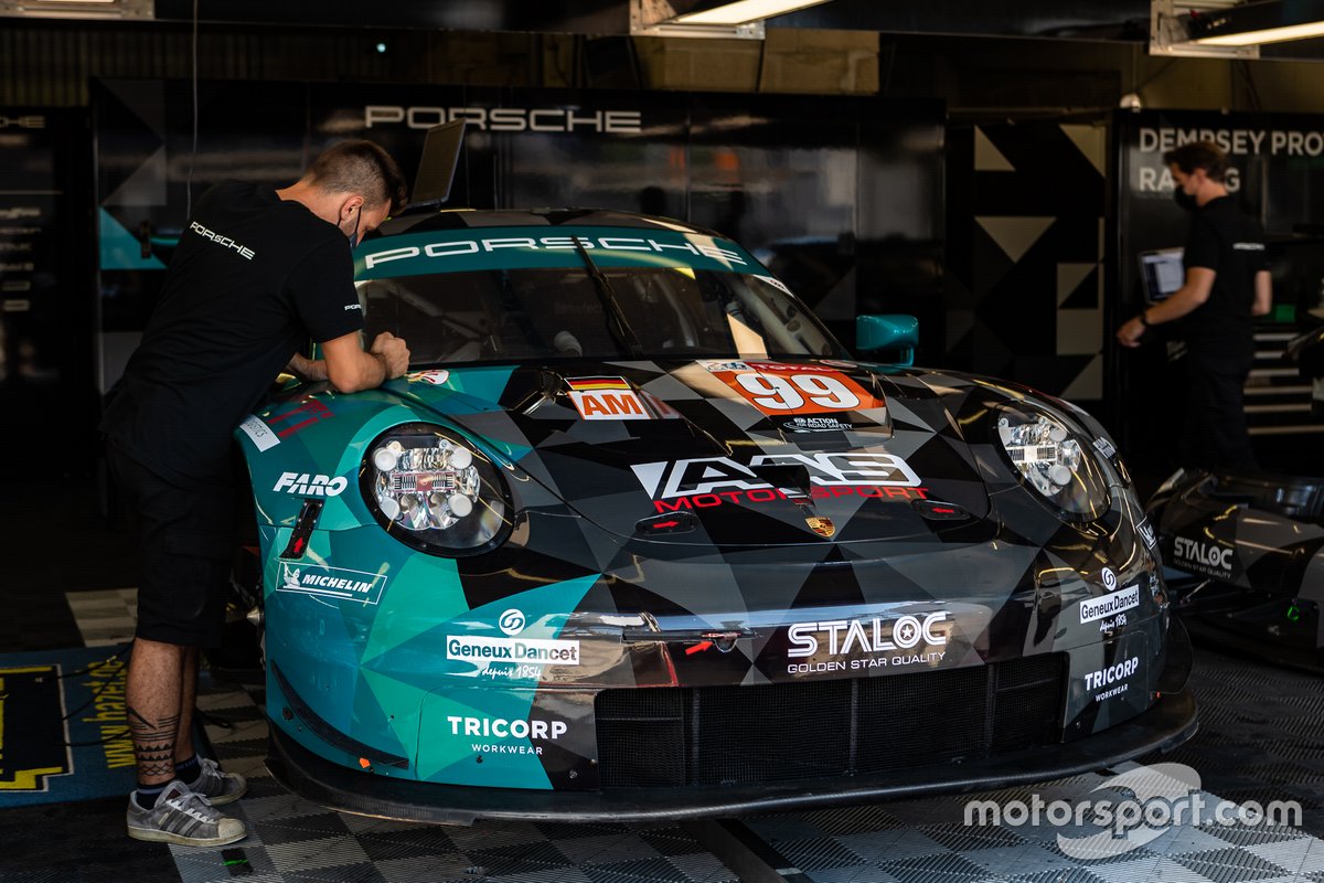 # 99 Dempsey-Proton Racing - Porsche 911 RSR: Vutthikorn Inthraphuvasak, Lucas Légeret, Julien Piguet