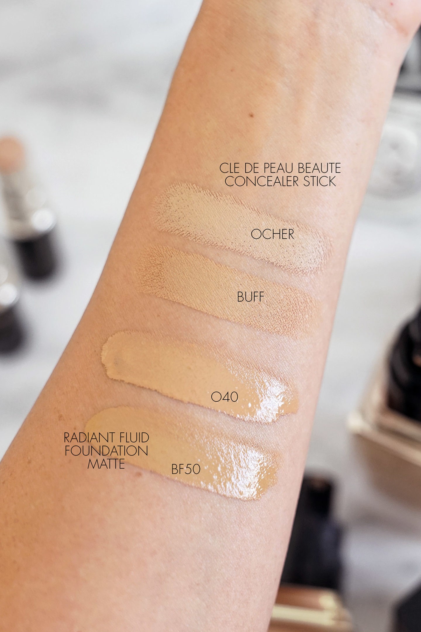 Cle de Peau Correcteur Ocre et Buff, Fond de Teint Fluide Radiant Mat en O40 et BF50