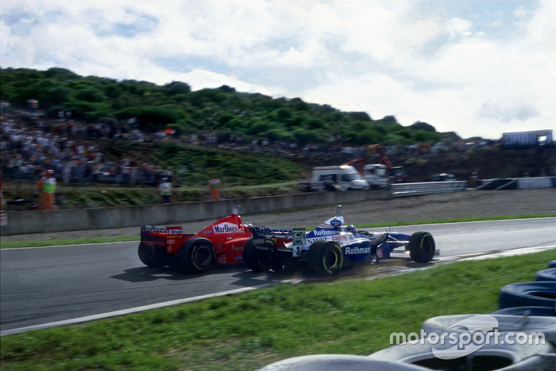 Michael Schumacher, Ferrari F310B transformée en Jacques Villeneuve, Williams FW19 Renault au Curva Dry Sack