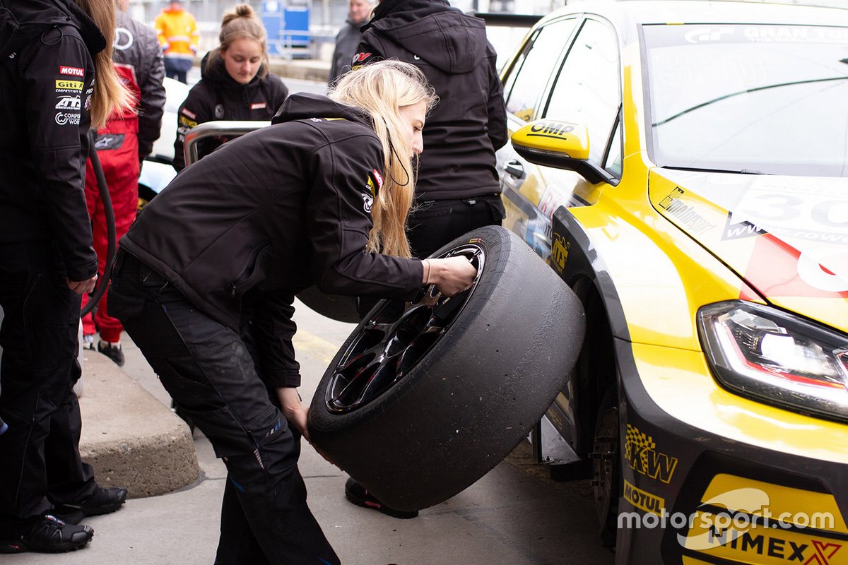 Préparation de l'équipe Giti Tire Motorsport by WS Racing