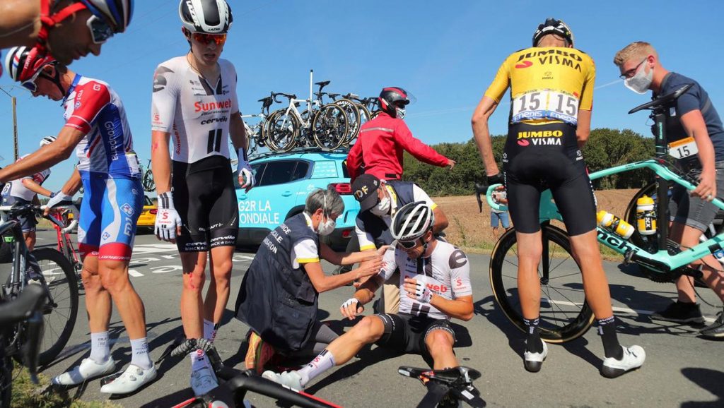 Journal du Tour de France de Nicholas Roche: «  Ils voulaient que je monte dans une ambulance – mon avant-bras giclait du sang  »
