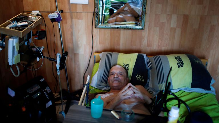 L'homme de 57 ans est confiné dans son lit médicalisé depuis des années