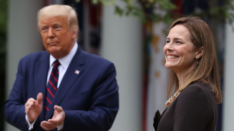Le président américain Donald Trump annonce son candidat à la Cour suprême des États-Unis, la juge Amy Coney Barrett
