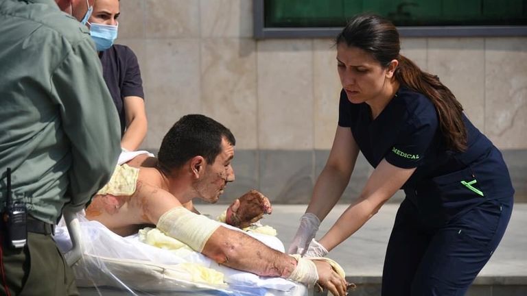 Un homme blessé, qui serait un civil, est soigné au Haut-Karabakh.  Pic: Ministère des Affaires étrangères arménien