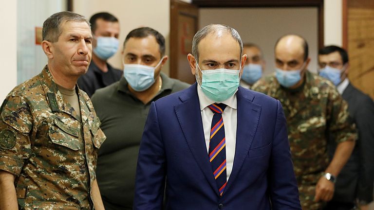 Le Premier ministre arménien Nikol Pashinyan rencontre les chefs militaires du pays.  Pic: gouvernement arménien