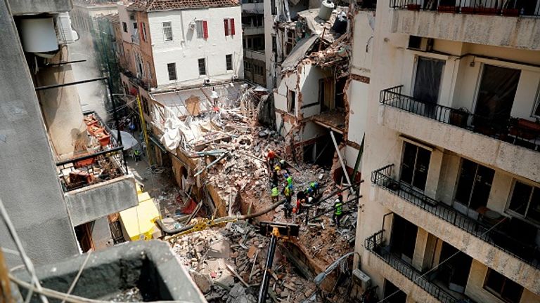 Le bâtiment effondré est toujours jonché de gravats après l'explosion meurtrière