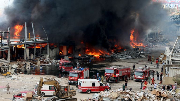 Ce dernier incendie survient un peu plus d'un mois depuis qu'une énorme explosion a tué près de 200 personnes