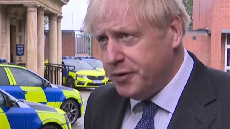 Boris Johnson se bat contre le tonnerre pour faire passer son message sur le coronavirus