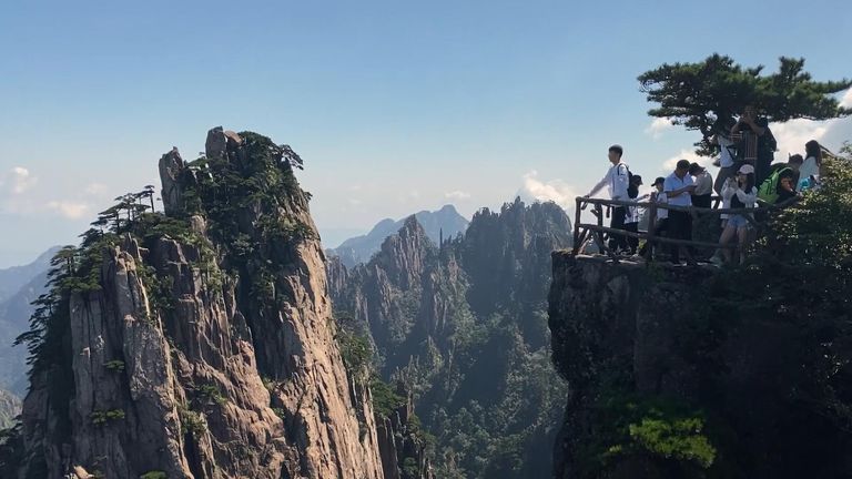 Le tourisme a été durement touché par COVID 19 mais la Chine a un avantage clé: 1,4 milliard de personnes n'ayant nulle part où aller.