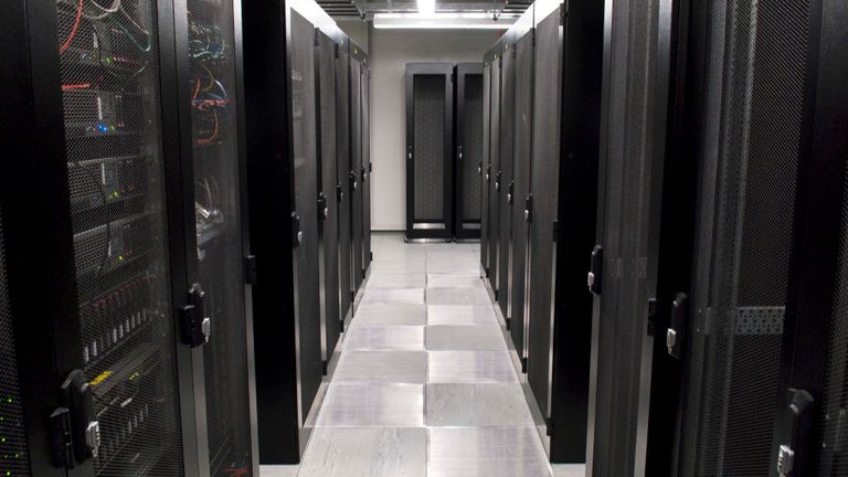 Chambre dans un centre de données / datacenter.  (Photo par Dafydd Owen / Photographie de construction / Avalon / Getty Images)
