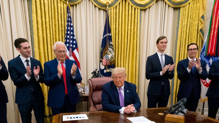 M. Trump dirige une réunion avec les dirigeants d'Israël et des EAU annonçant un accord de paix