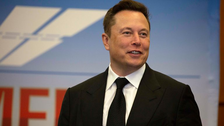 Elon Musk, fondateur et PDG de SpaceX, participe à une conférence de presse au Kennedy Space Center le 27 mai 2020 à Cap Canaveral, en Floride