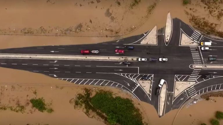 Les routes autour de Karditsa, dans le centre de la Grèce, ont été inondées
