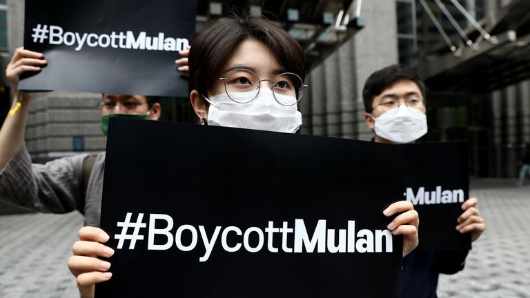 Des partisans sud-coréens des manifestants de Hong Kong participent à un appel au boycott de Mulan
