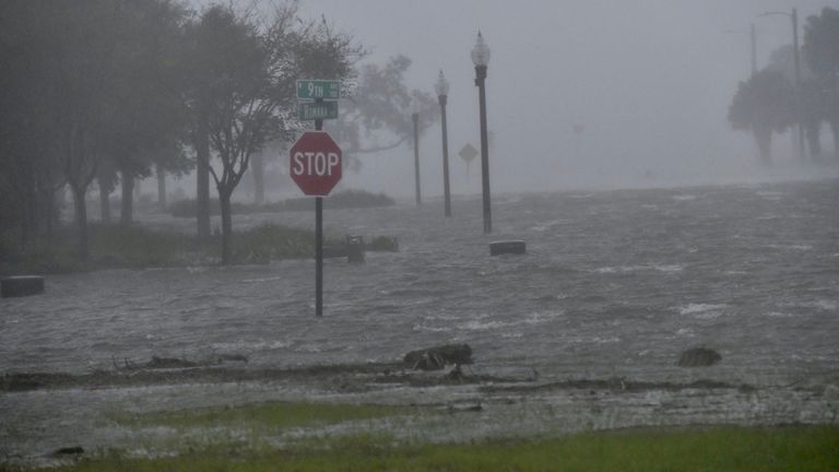 Des inondations dues à l'ouragan Sally sont observées dans Pensacola Les inondations dues à l'ouragan Sally sont observées à Pensacola, Floride, États-Unis, le 16 septembre 2020. Tony Giberson / News-Journal / USA Today Network via REUTERS.