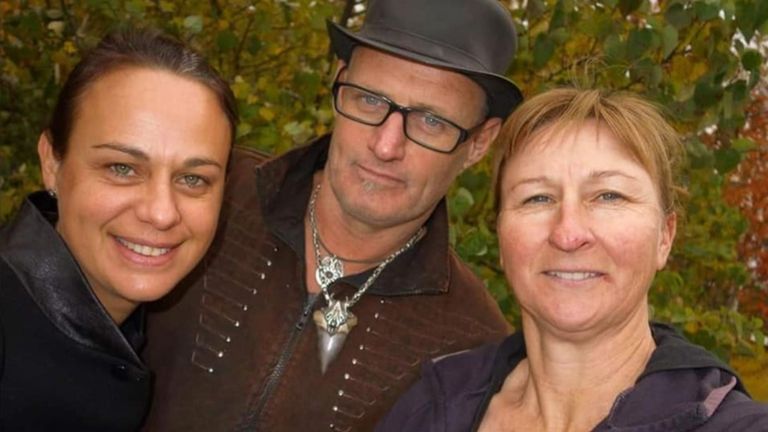 James Johnston avec des membres de la famille.  Pic: GoFundMe