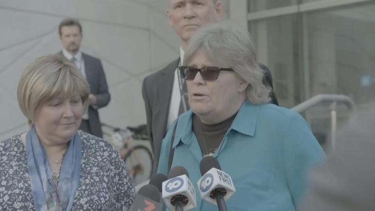 La soeur de Jane Lee Rimmer s'exprimant devant le tribunal
