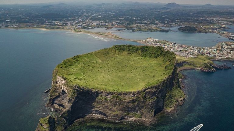 Des passagers aux yeux d'aigle ont peut-être repéré le Sunrise Peak de Jeju