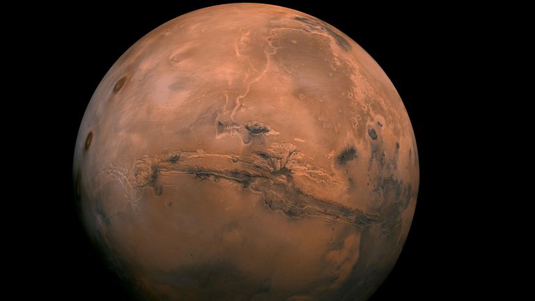 Mars est également connue sous le nom de planète rouge