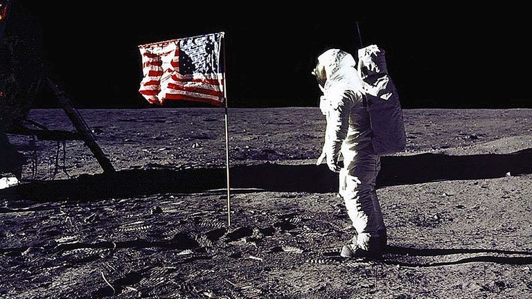 DC, ÉTATS-UNIS: Cette photo du 20 juillet 1969 publiée par la NASA montre l'astronaute Edwin E. 