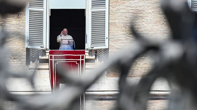 Le pape s'est adressé aux fidèles depuis une fenêtre donnant sur la place Saint-Pierre