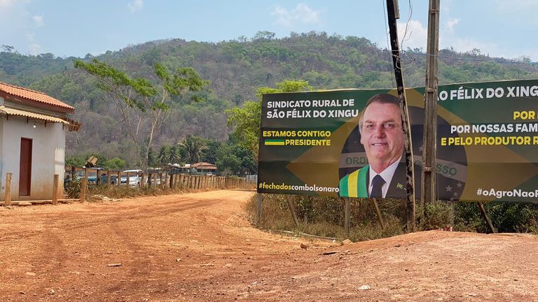 Une affiche soutenant le président Bolsonaro à Sao Felix do Xingu